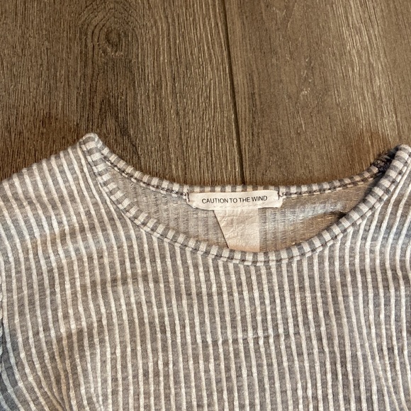 Caution to the Wind Girls peplum like with front tie. Fits 6y girls - Picture 3 of 5